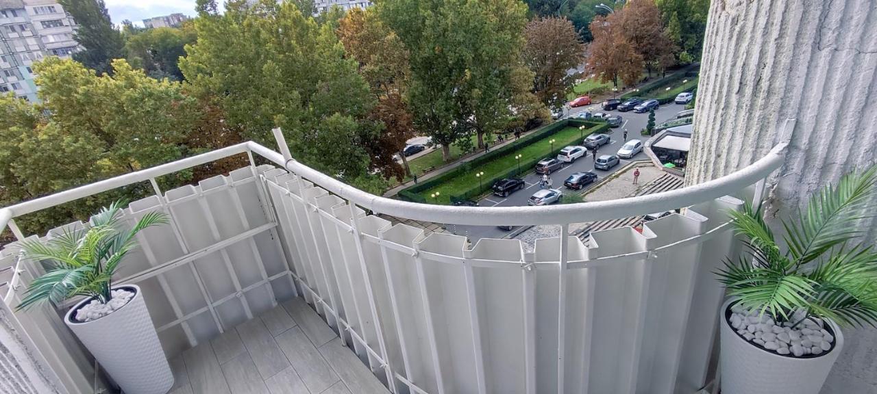 Large Apartment Near The Airport And City Center Kischinau Exterior foto